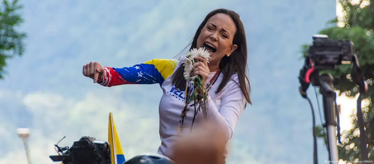 Machado dice que irá por el Nobel si Maduro deja el poder