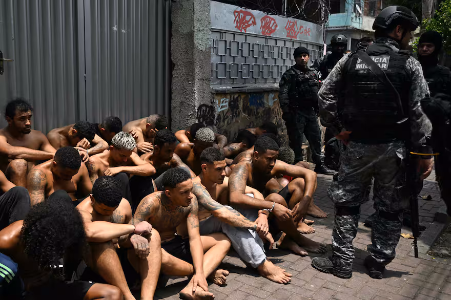 Río de Janeiro: las imágenes más impactantes del megaoperativo contra la banda criminal Comando Vermelho