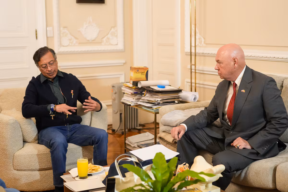Gustavo Petro y John McNamara en la Casa de Nariño, en Bogotá, Colombia