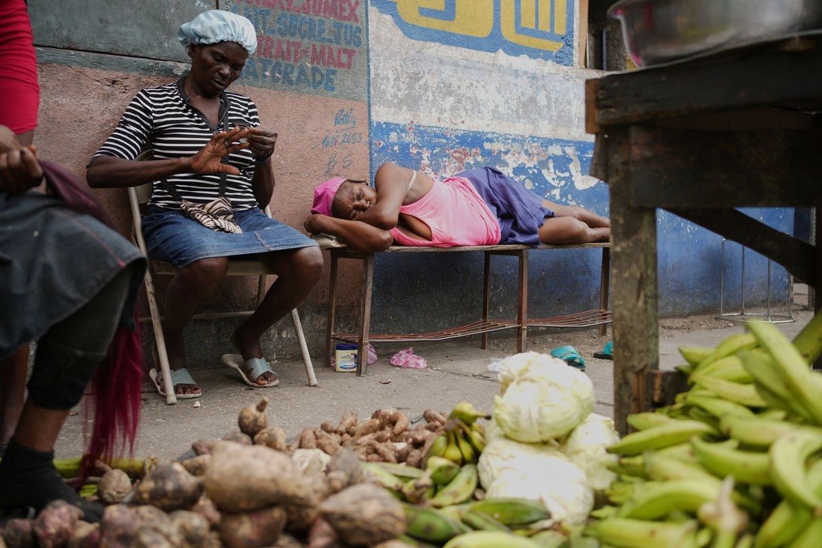 Suman 1.4 millones de haitianos desplazados por la violencia de pandillas