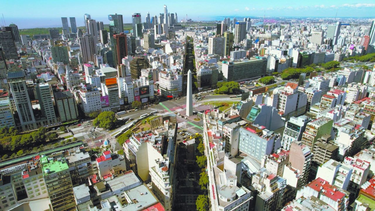 Milei nombra a militar como ministro de Defensa, el primero en más de 40 años en Argentina