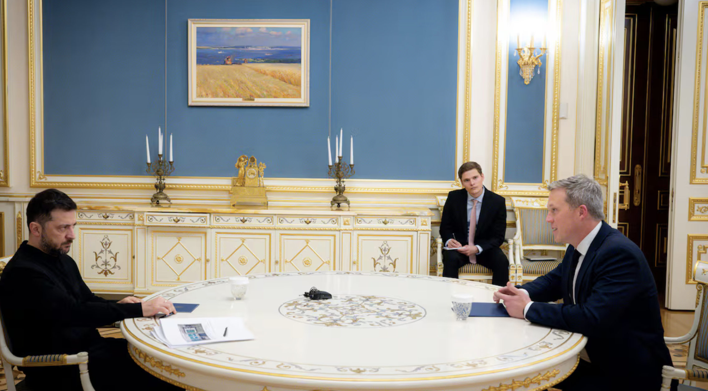 Los 28 puntos del plan de paz que EE UU y Rusia han presentado a Ucrania, según medios internacionales