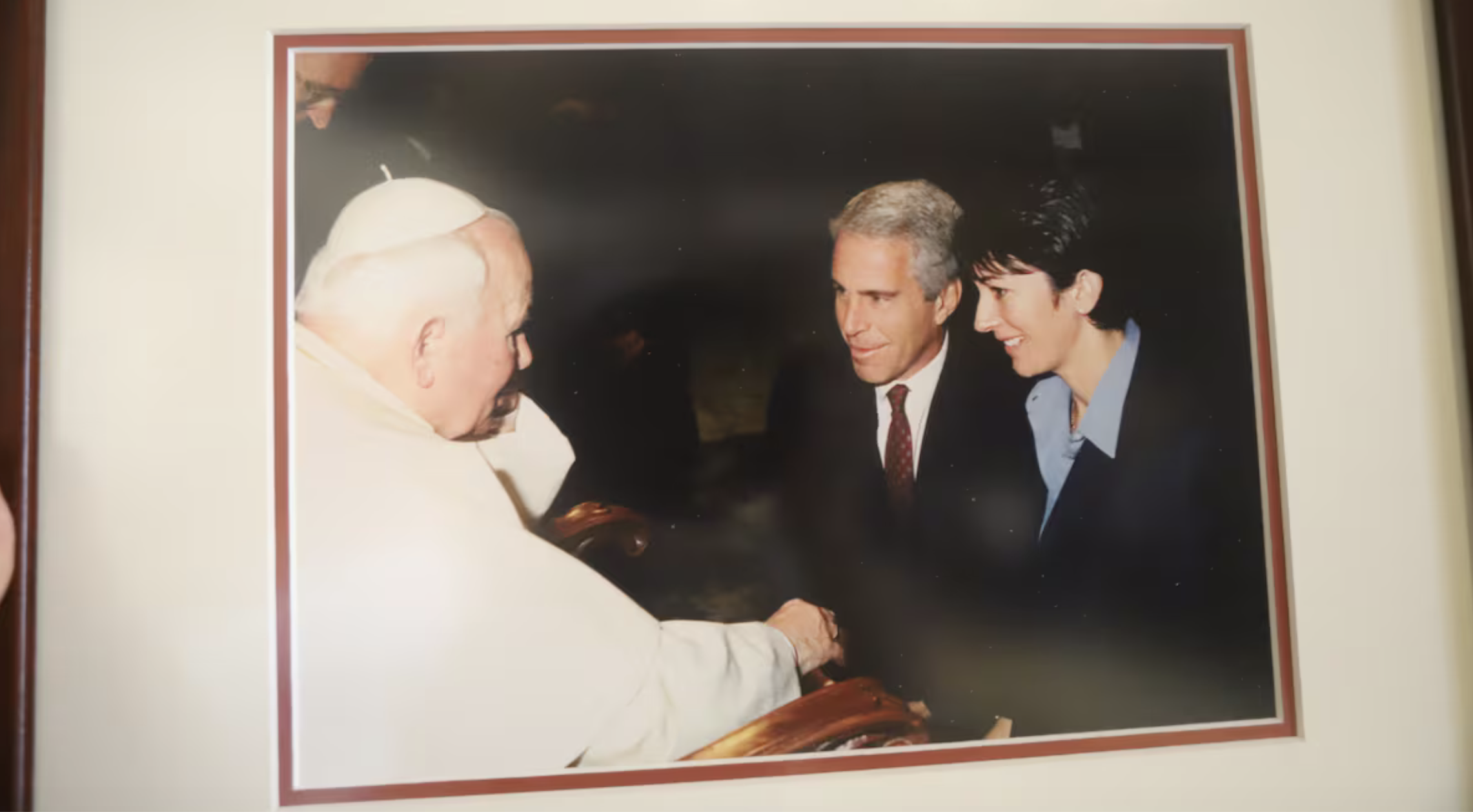 Los demócratas del Congreso difunden en dos partes más de 200 imágenes y vídeos inéditos de la “isla de los pedófilos” de Jeffrey Epstein