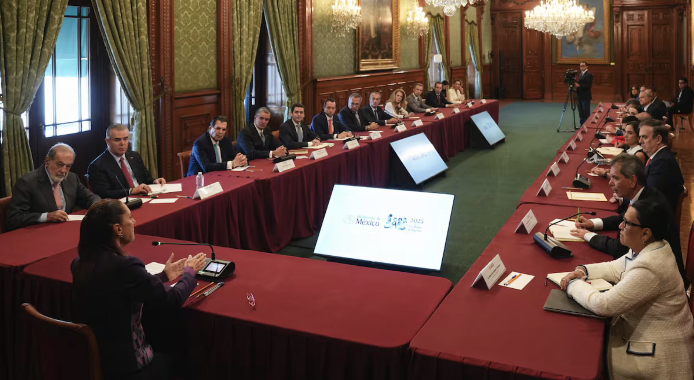 Sheinbaum se apoya en el poder y la influencia de Slim y una decena de empresarios para impulsar las inversiones