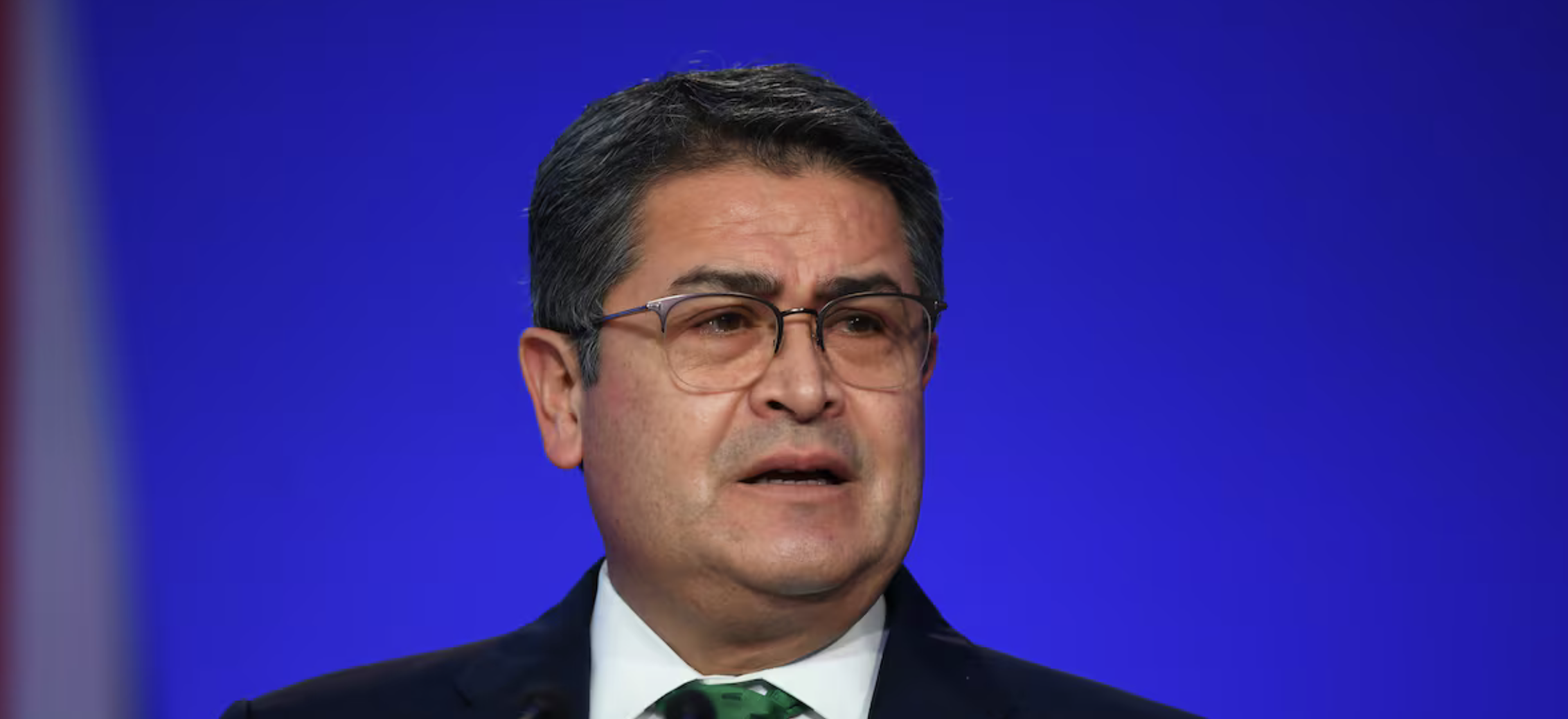 El expresidente de Honduras Juan Orlando Hernández, indultado por Trump de su condena por narcotráfico, sale de prisión