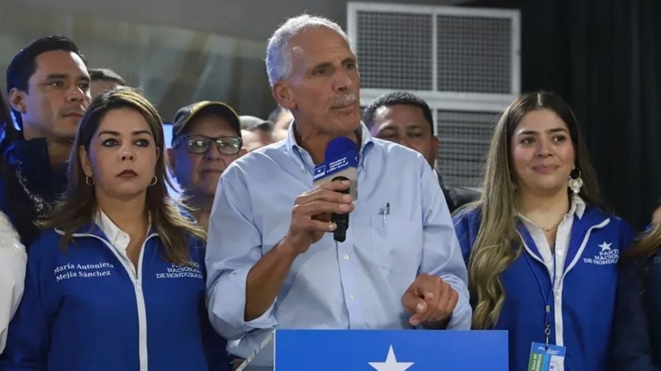 Se cae el sistema de conteo de votos en Honduras; tras reinicio, Asfura, el candidato de Trump, líder de nuevo