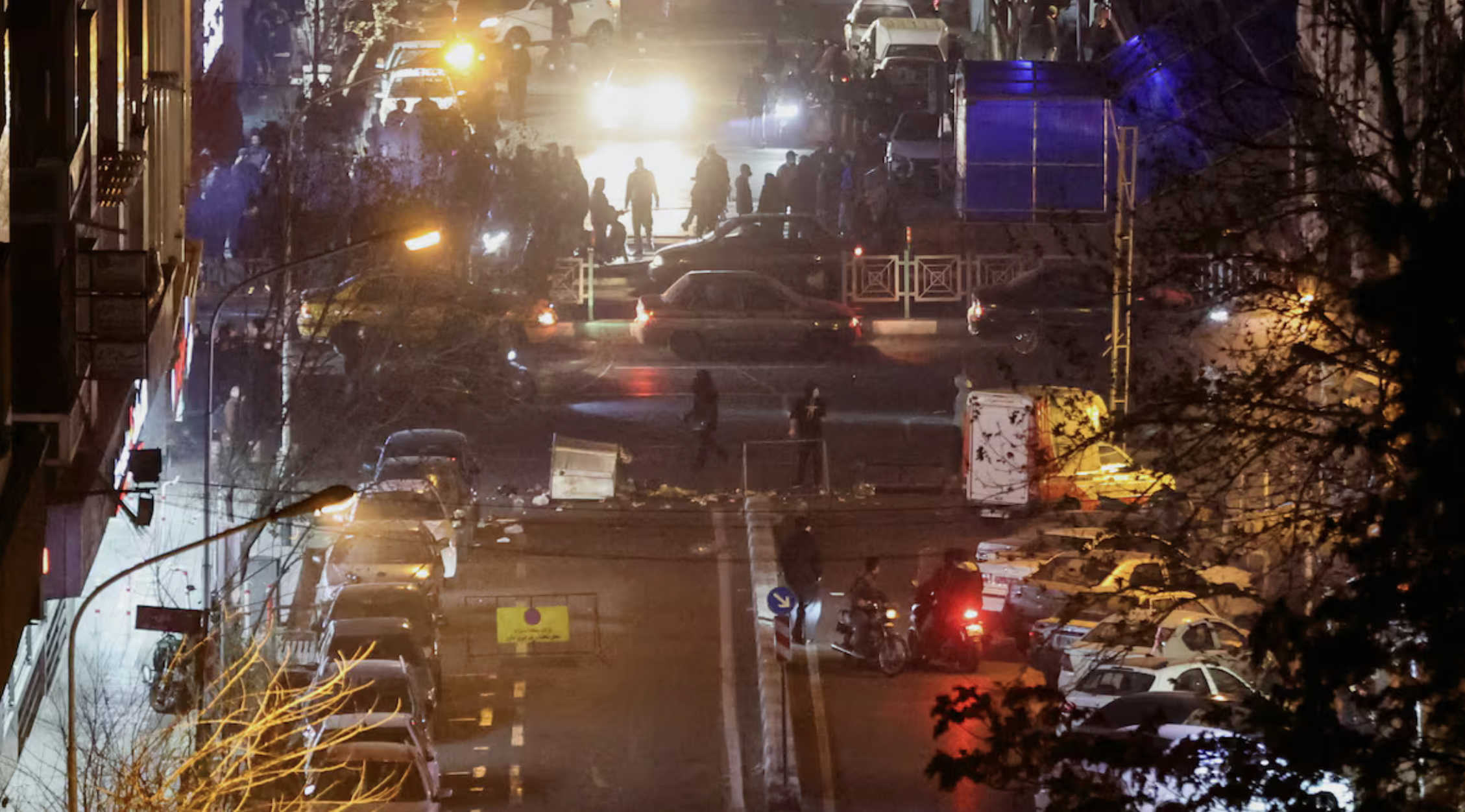 Pagar el aceite a plazos o dormir en las azoteas: el colapso económico, la chispa que ha incendiado Irán