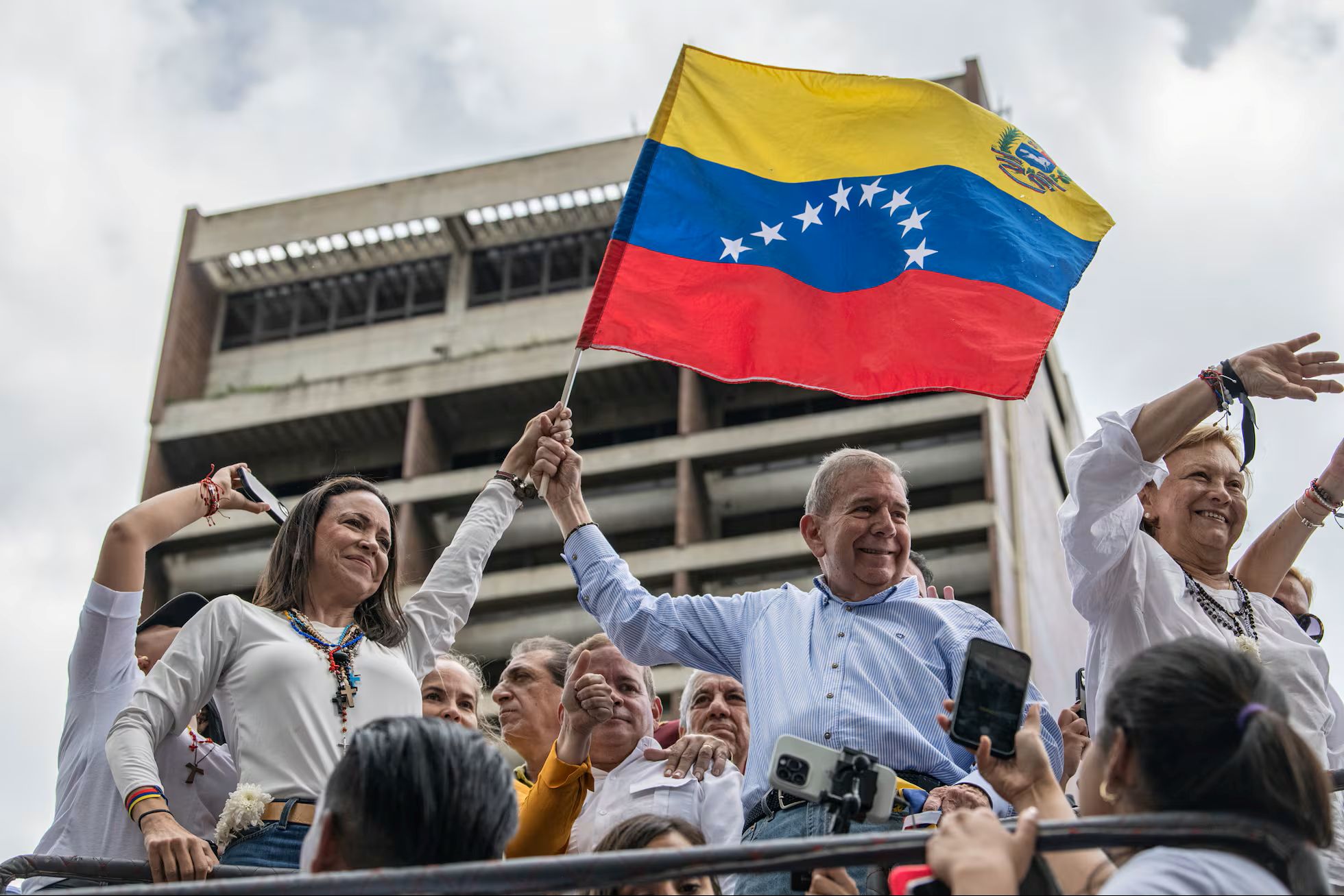 La CIA recomendó dar el poder de Venezuela a Delcy Rodríguez ante el riesgo de que María Corina Machado no controlara el ejército