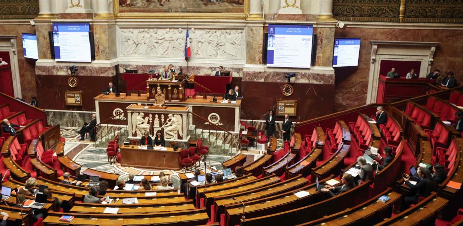 Francia aprueba la prohibición de las redes sociales a menores de 15 años