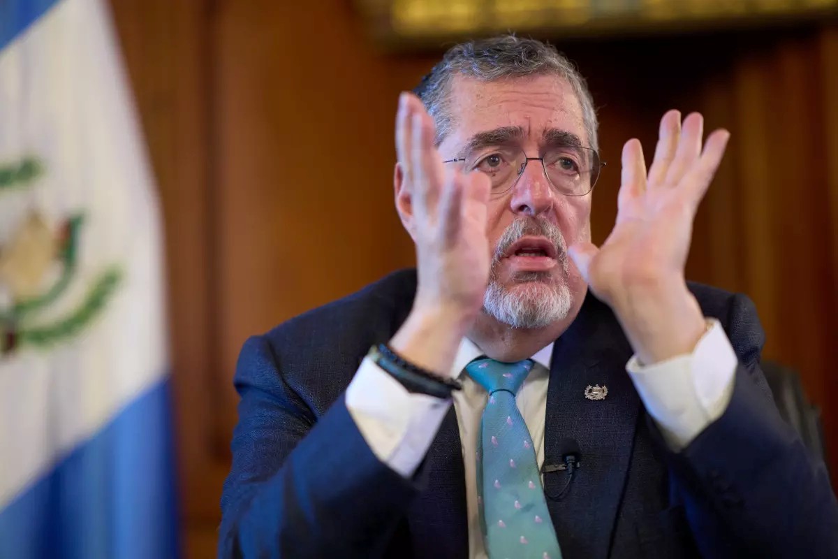 Guatemala tiene buena relación con EEUU pero defiende derecho internacional, dice presidente Arévalo