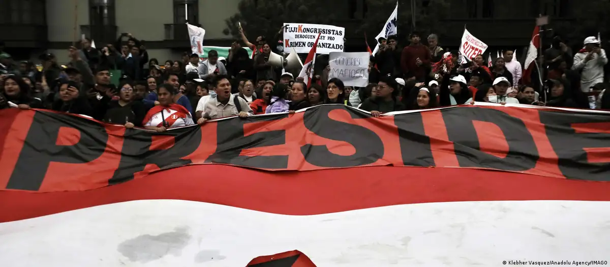 Jóvenes lideran protesta en Perú y piden la renuncia de Jerí