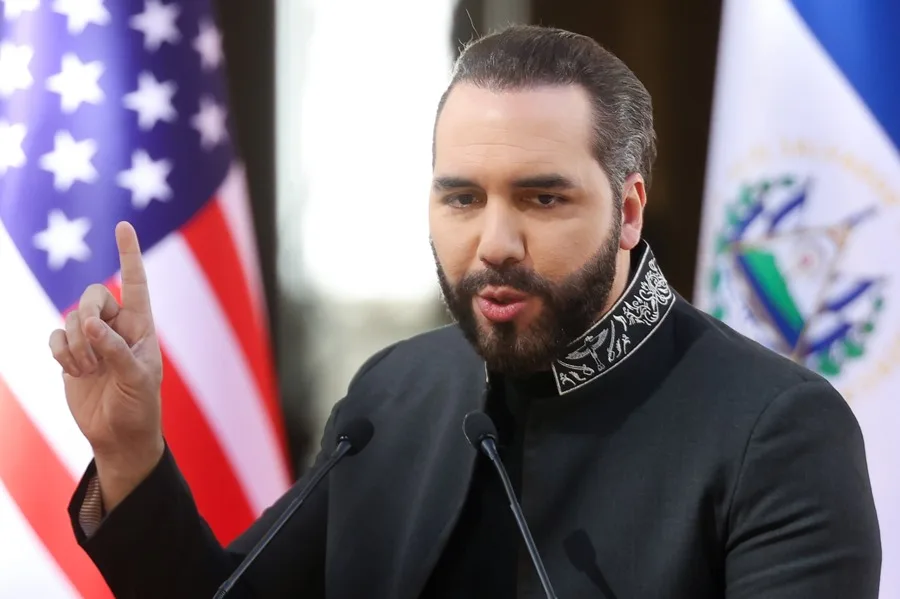 El presidente de El Salvador, Nayib Bukele, asiste a un evento oficial presidido por Trump en Washington