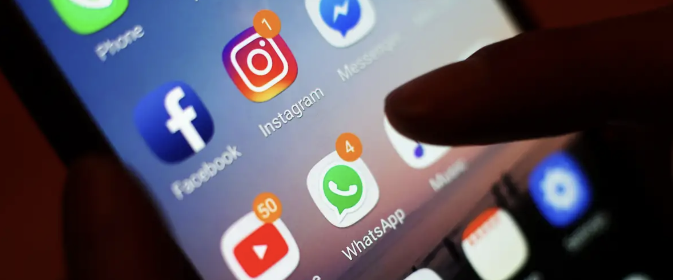 Europa prepara prohibiciones de redes sociales a menores