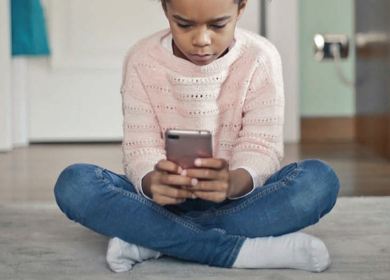 Problematic Social Media Use and Adolescent Wellbeing – WHR