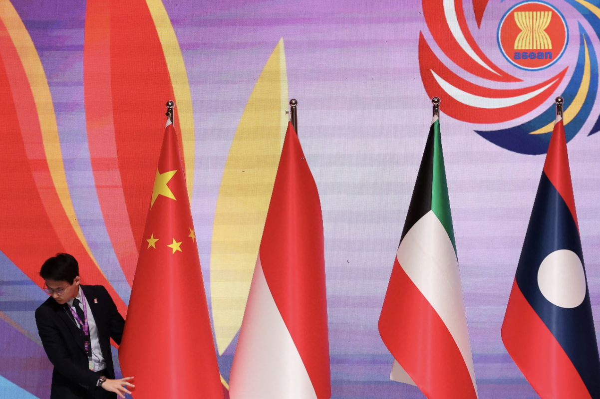 An officer arranges the Chinese flag during the ASEAN-GCC-China Summit in Kuala Lumpur, Malaysia, May 27, 2025.
