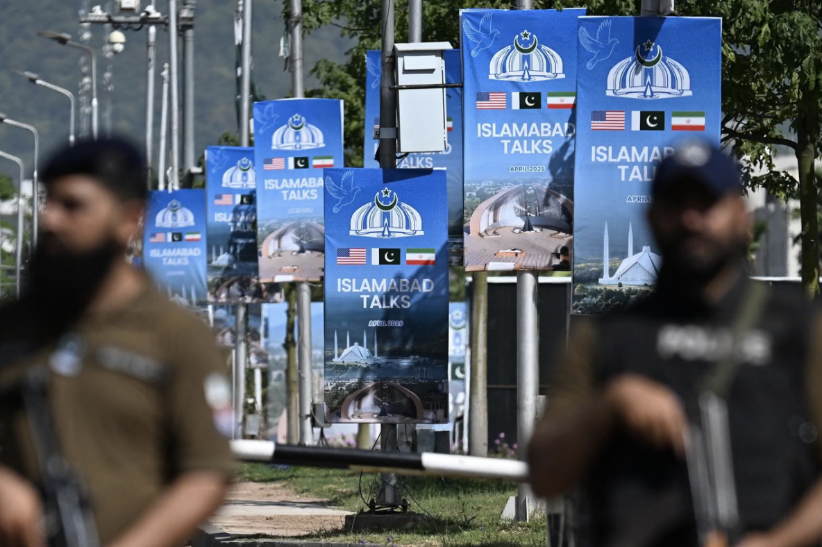 Security personnel stand guard at a checkpoint in the Red Zone area in Islamabad on April 20, 2026, ahead of U.S.-Iran peace talks mediated by Pakistan.