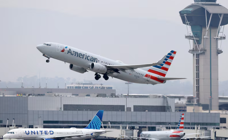 American Airlines dice que no está interesada en una fusión con United