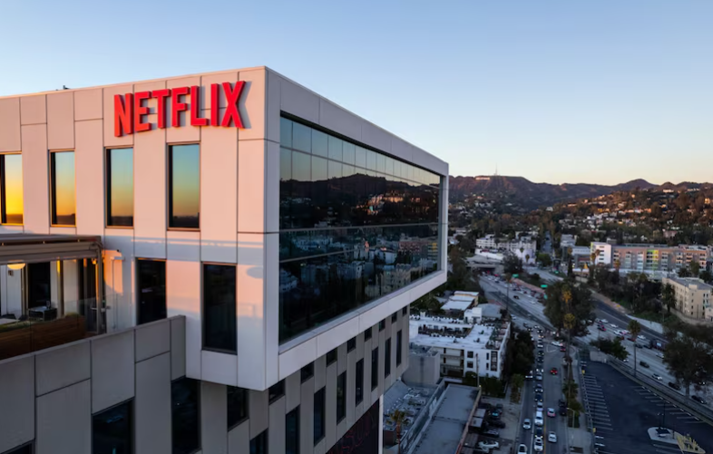 Netflix prolonga caída y pierde más de US$55.000 millones en bolsa: ¿es hora de invertir?