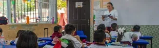 Con las maestras y los maestros, dar a cada niña y niño el derecho a leer a tiempo