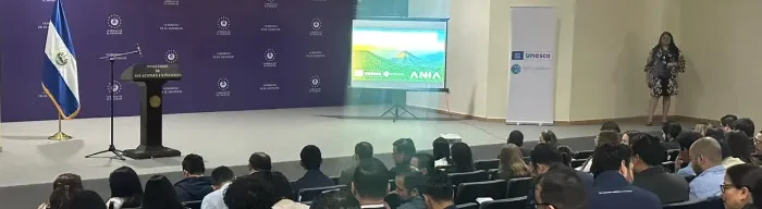 El Salvador avanza hacia una inteligencia artificial centrada en las personas.