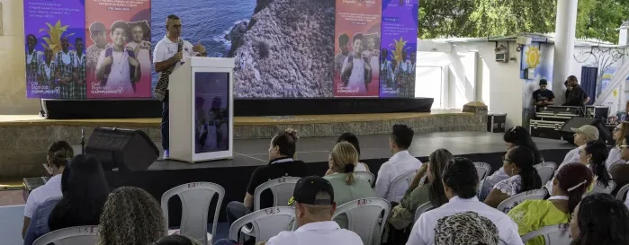 Conoce cómo Colombia evalúa las políticas educativas mediante un enfoque participativo.