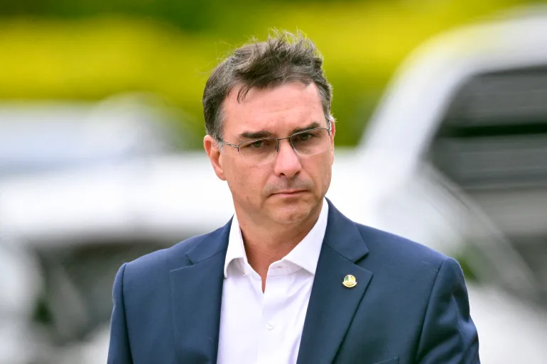 Flavio Bolsonaro asks Trump to delay tariffs on Brazil until after election