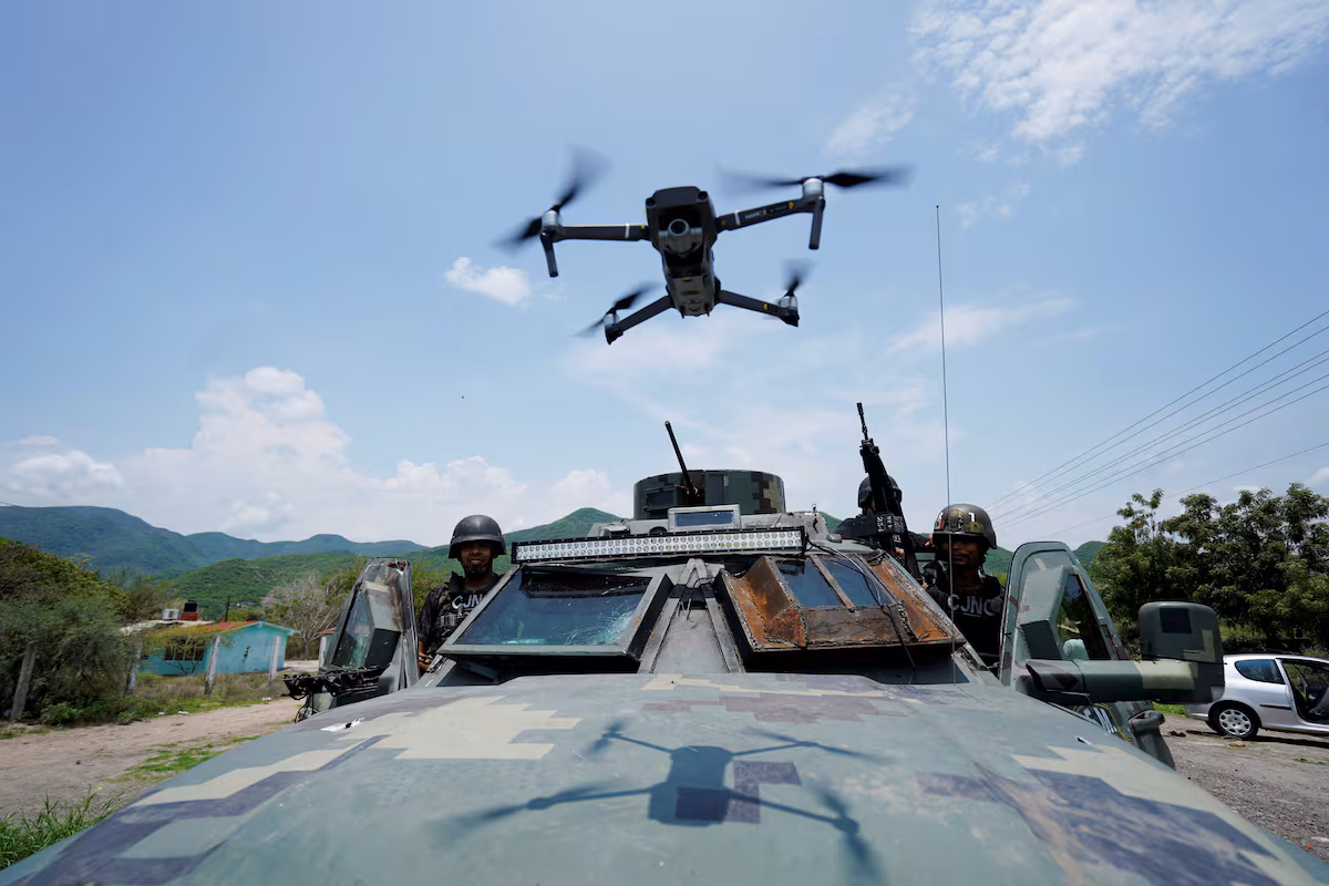 El Ejército de EE. UU. Derriba con Láser Tres Drones Cerca de la Frontera con México