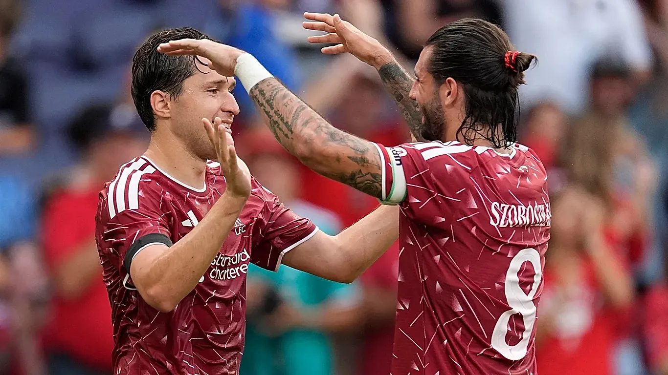 Jeff Bezos se fija en el Liverpool mientras más magnates de EE.UU. compran clubes ingleses