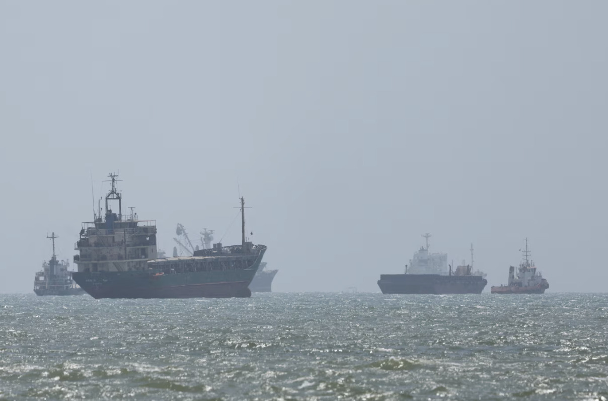 New Tanker Strike in Hormuz as Iran Vows Retaliation for U.S. Economic Offensive