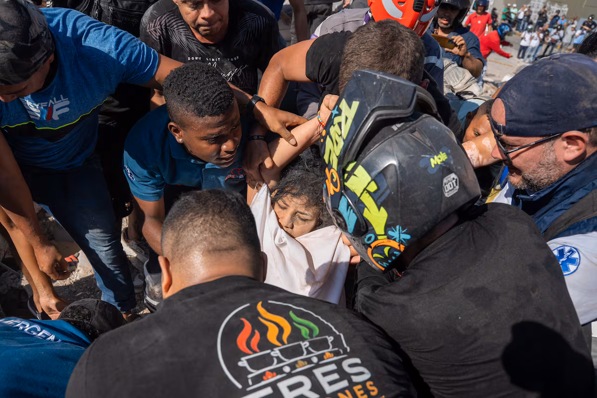 Un terremoto de magnitud 7,4 causa decenas de muertos y graves daños en Colombia