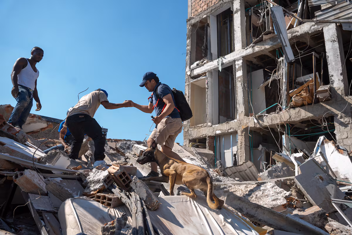 Estados Unidos y México ofrecen ayuda a Colombia tras el terremoto
