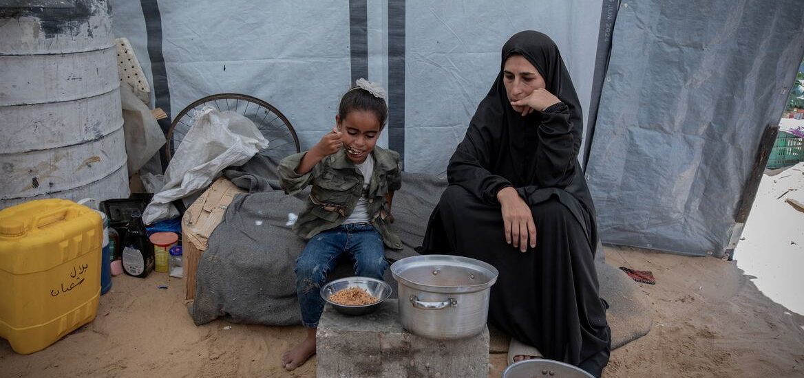 En Gaza, los hogares encabezados por mujeres solas enfrentan decisiones imposibles para sobrevivir.