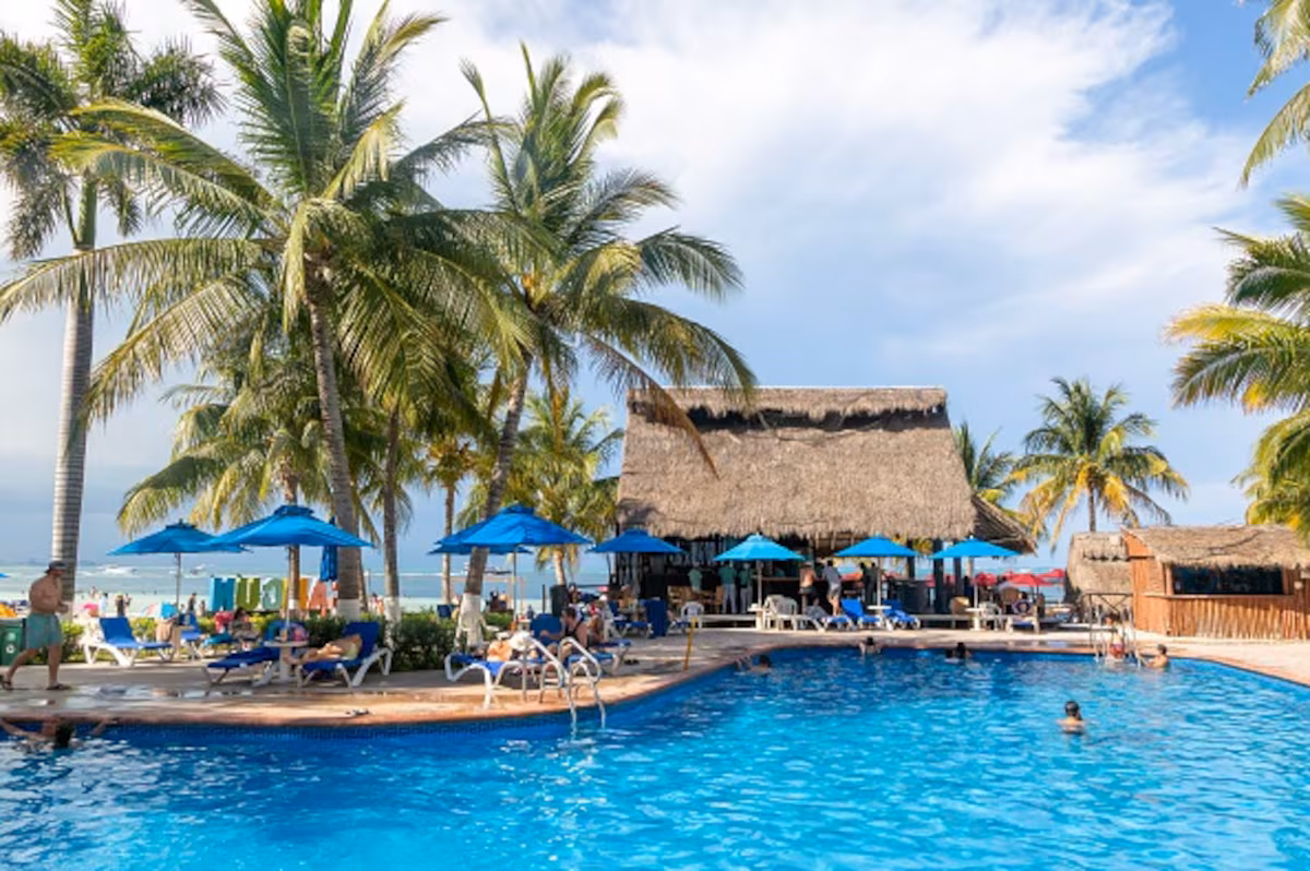 Los Hoteleros del Caribe Mexicano Piden al Gobierno Frenar el Alza del Coste de Entrada de los Turistas