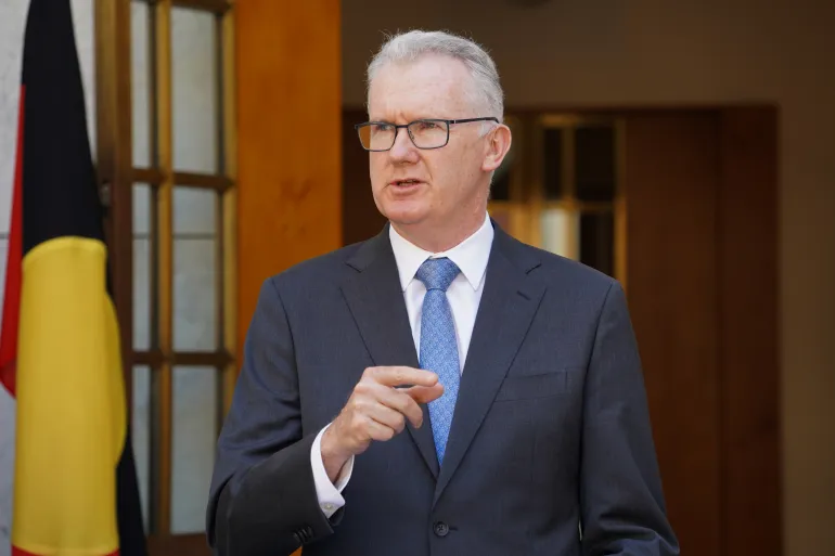 Australia to detain tourists who overstay visas amid immigration crackdown
