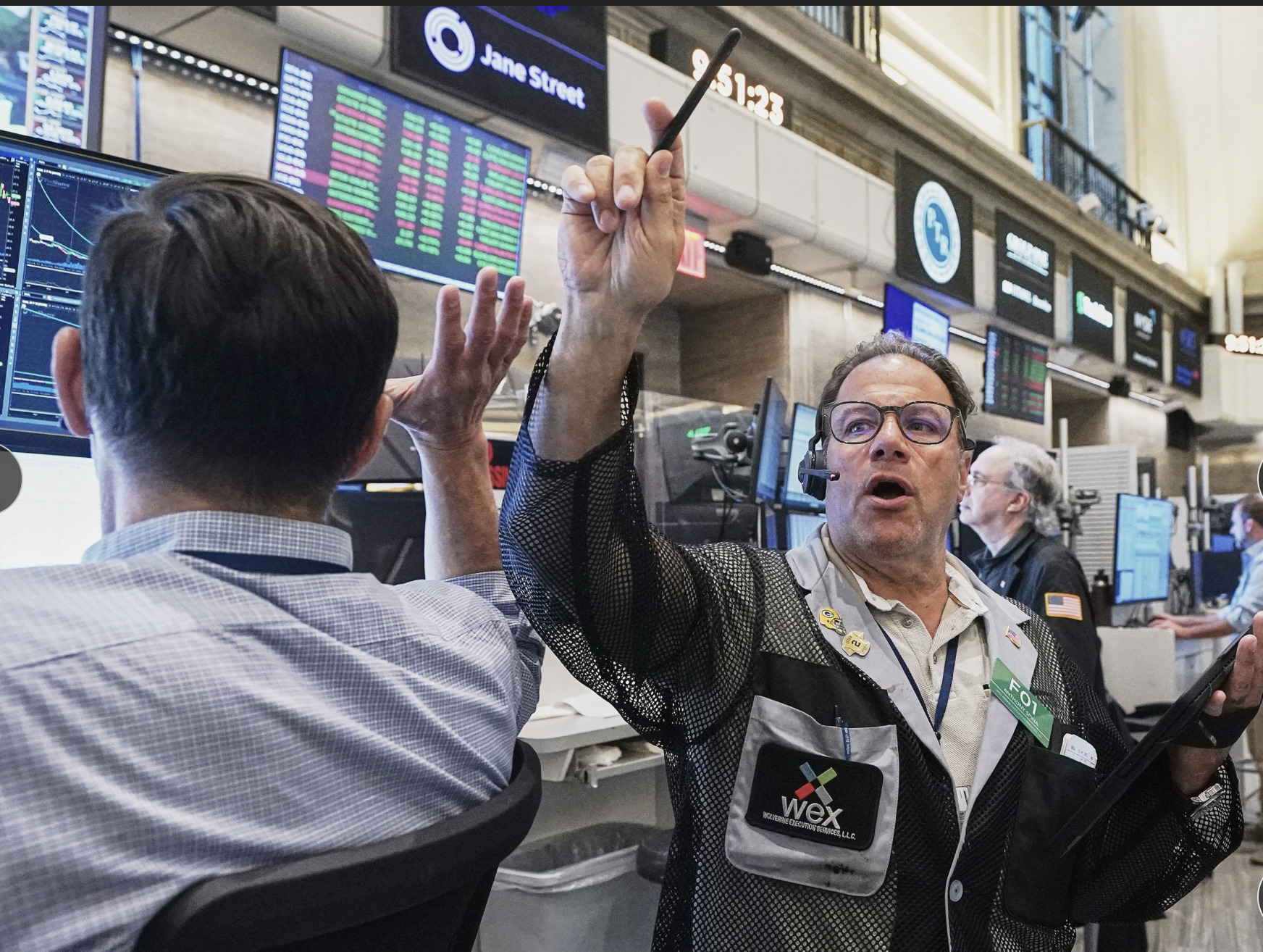US stocks rise to a record on expectations companies will make even fatter profits