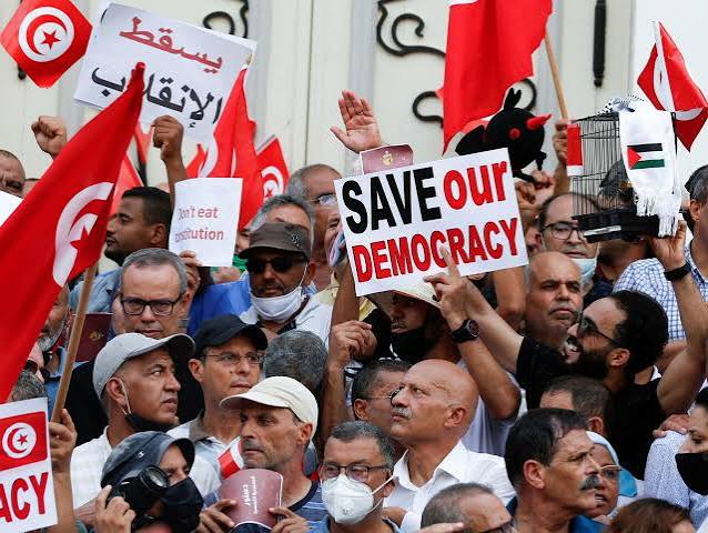 Unas 4000 personas se manifiestan en Túnez contra las políticas del Gobierno de Kais Said